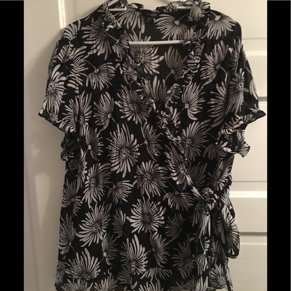 Women’s size 2x wrap shirt
